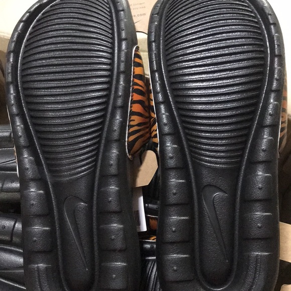 New Nike Victori One slide  print 9  BNWT NEW - Picture 6 of 8
